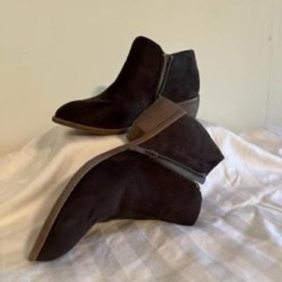 Charcoal gray suede booties 6.5M - Picture 5 of 5